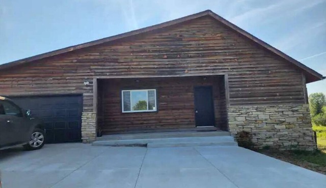 Grafton Rustic House - 4 min from the lake and Lions Den Nature preserve