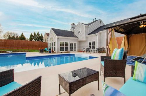 Graham Home w/Private Pool & Ping-Pong Table!
