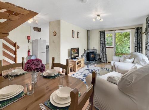 Grain Store, Nr Barnstaple with outdoor seasonal pool, free wifi and on-site parking