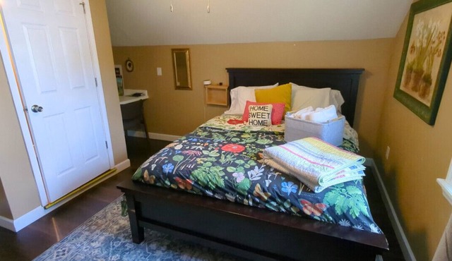 Gramma Dottie’s Garden Retreat - Private Room