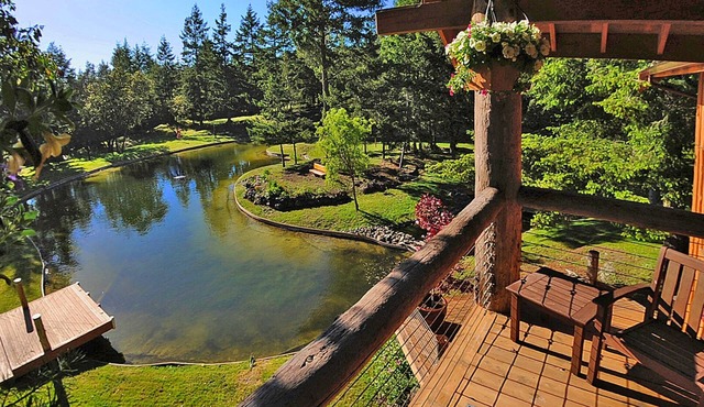 Gramma's 4BR Home, Lake, Wooded, Hot Tub, Swim, Swings, Gated Estate, Gorgeous