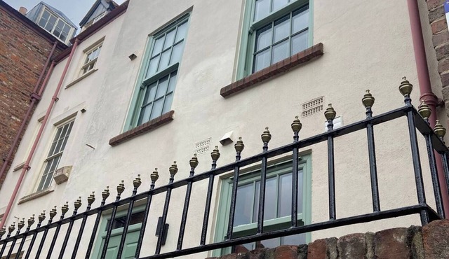 Grammar School Yard four bedroom free parking