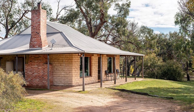 Grampians Pioneer mudbrick Cottage