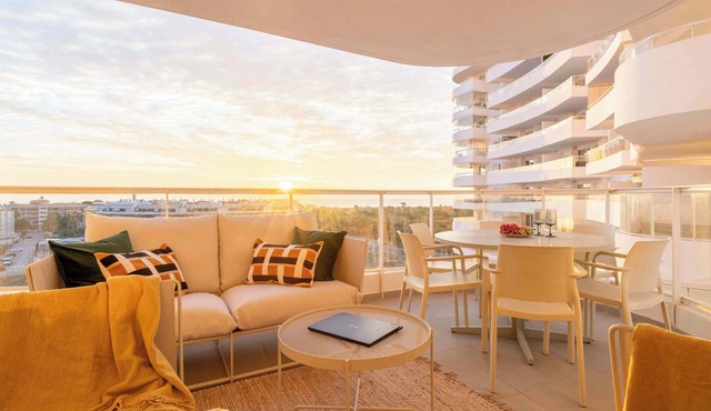 Gran Canet | Walk to Beach | Sea Views | Sauna+Gym