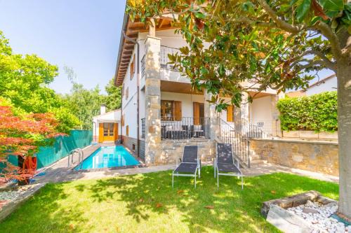 Gran casa rural con piscina a 3 mi de Pamplona