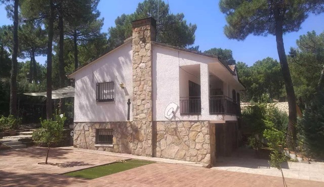 Gran Jaguar rural chalet in Entrepinos, in Sierra Oeste
