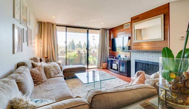 Granada Hills Condo w/Community Pool & Workspace