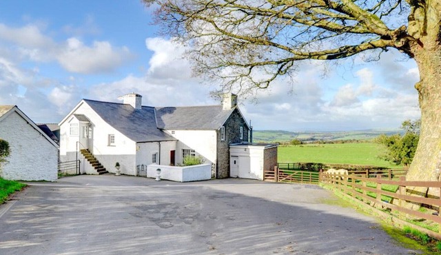 Granar y Garth - Two Bedroom House, Sleeps 4