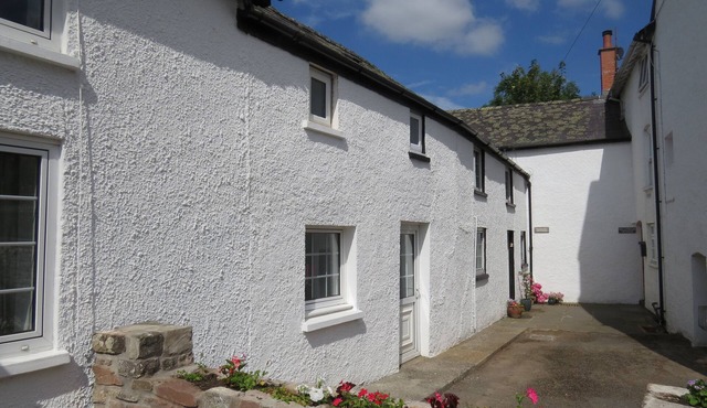 Granary Cottage - Llangynidr, Crickhowell, Brecon Beacons
