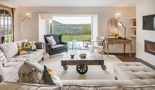 GRANARY, sleeps 8, superb barn conversion. Outstanding views, near to Melrose