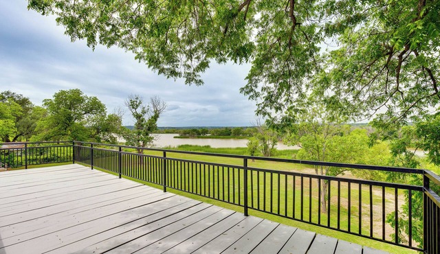 Granbury Home w/Lake Views ~ 6 Mi to Boat Launch!