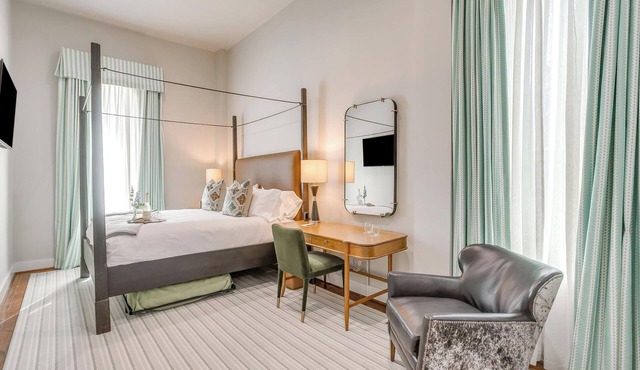 Granbury Hotel Room Overlooking Historic Square