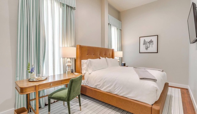 Granbury Hotel Room right on the Historic Granbury Square