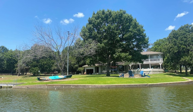 Granbury Lake Rustic Retreat on Quiet Cove
