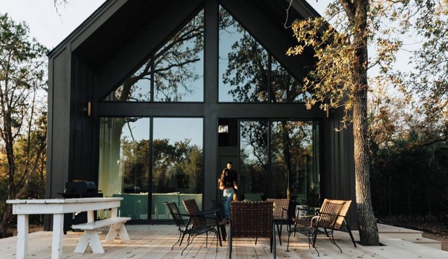 Granbury Luxury Cabin/Sleeps 14/Brazos River/30 acres