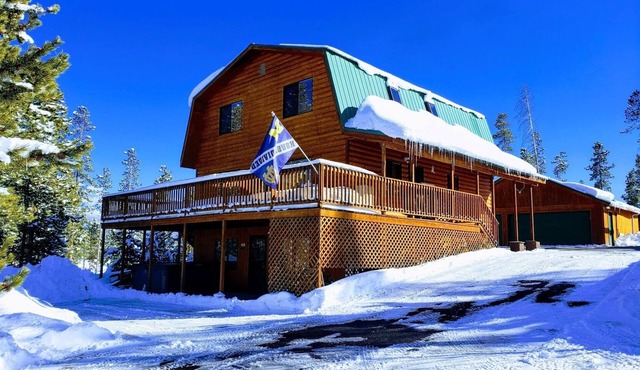 Granby Lake - Jacuzzi, steam shower, pool table