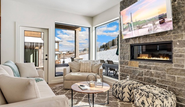 Granby Ranch Getaway! Ski, Bike, Swim! Sleeps 10!