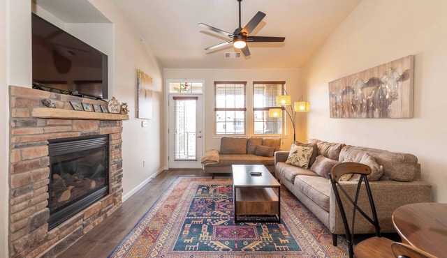 Granby Ranch Getaway sleeps 5!2b,2b, access to heated pool/hot tub/workout room!