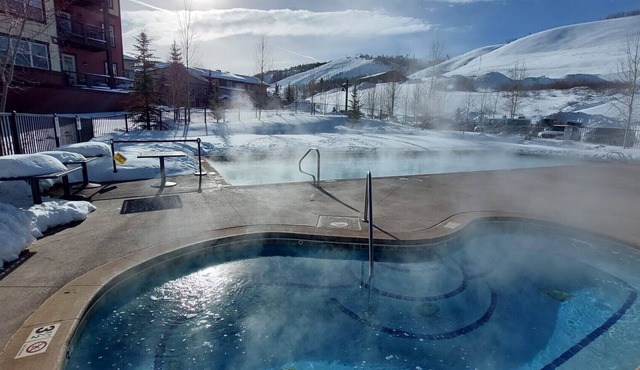 Granby Ranch Ski Condo with King Bed & Bunkbed!