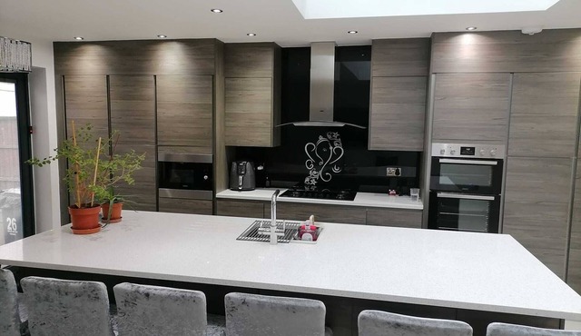 Grand 4-Bed 3 Bath Home Romford, London