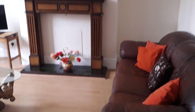 Grand 4-Bed Quasi semi House in Manchester