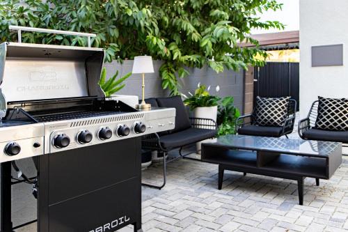 Grand 4-Bedroom - Brand New - Free parking and Patio