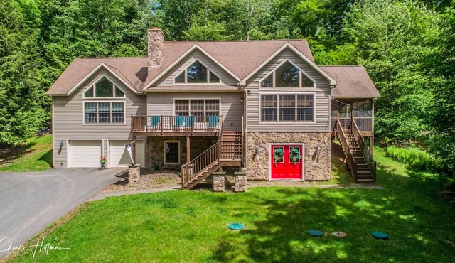 Grand 4 BR Lake Alden Home Near Honesdale
