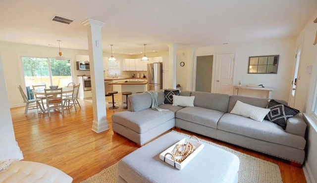 Grand 4BR House in Orlando | Serene Retreat for 11