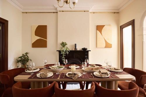 Grand 4BR Paddington Terrace - Free parking