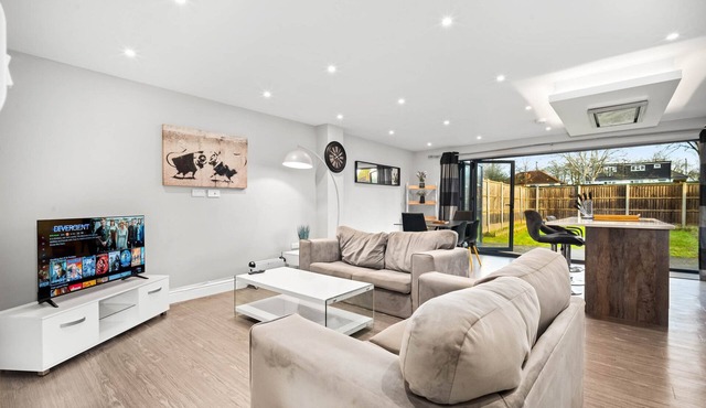 Grand 5 Bedrooms and 2 Bath Birmingham Home