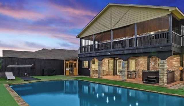 Grand 5BR-2.5B Villa with Pool & Hot Tub