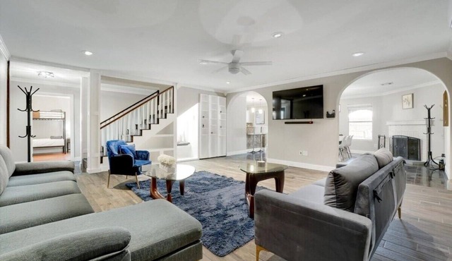 Grand 5BR 2 5B Villa With Pool & Hot Tub