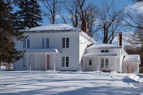 Grand 5BR Estate Retreat w/Pool & Tennis Court