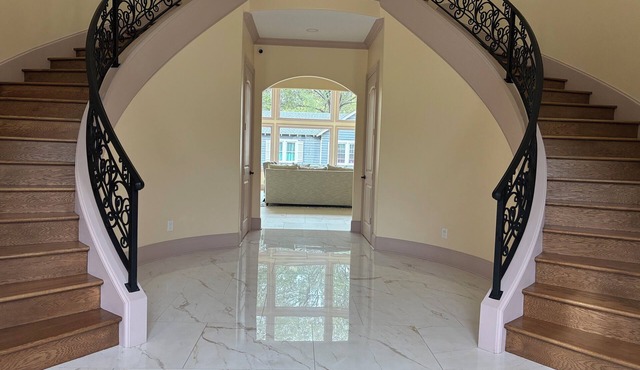 Grand 6 Bedroom House in Bartlett!