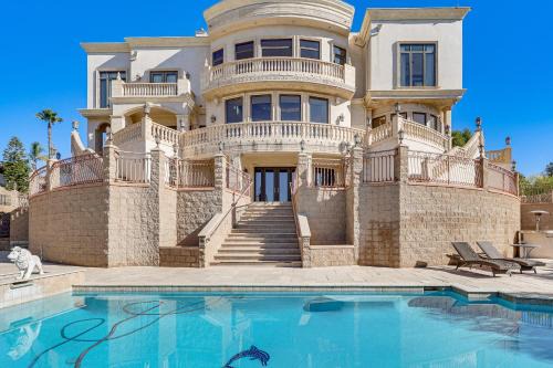 Grand 9,000-Sq-Ft Estate! Luxurious SoCal Getaway