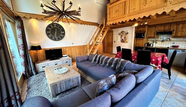 Grand appartement au cœur du village avec parking - FR-1-598-79