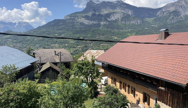 Grand Appartement Avec Très Grande Terrasse de 50m2 Dans 1 Village Haut-savoyard