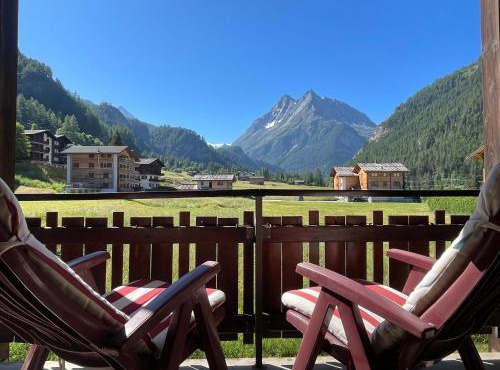 Grand appartement calme avec vue, balcon et parking couvert