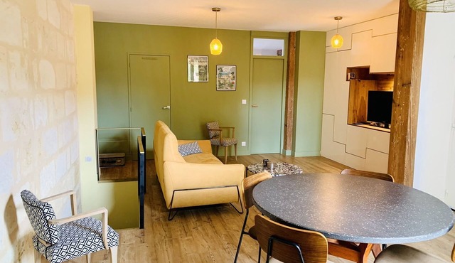 Grand Appartement Entièrement Rénové de 55m Carrés Avec Terrasse