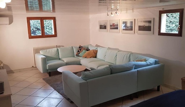 grand Appartement climatisé avec terrasse et parking