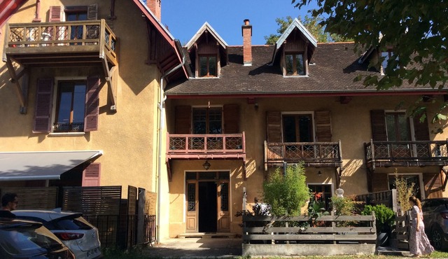 Grand Appartement Avec vue sur lac et Proche Montagne , Idéal Pour une Famille