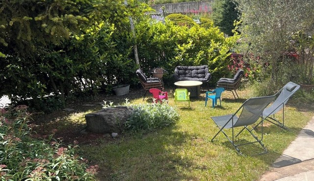 Grand Appartement Indépendant au Calme Dans Maison Avec Jardin