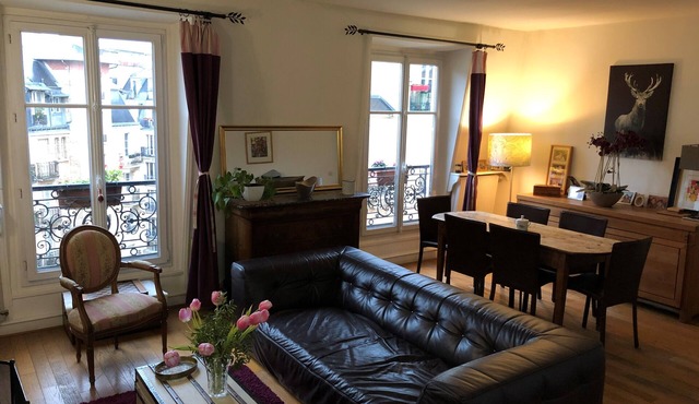 Grand Appartement Près de Montmartre, vue sur les Toits, Idéal Familles