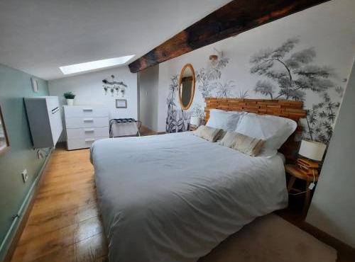 Grand appartement proche métro avec place de parking