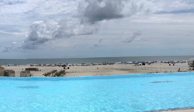 Grand at Diamond Beach 9th Floor Spectacular Ocean and Bay views, Pool, Hot Tub