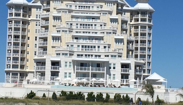 Grand at Diamond beach, newly updated, 3 bed,2 1/2 bath, Large veranda