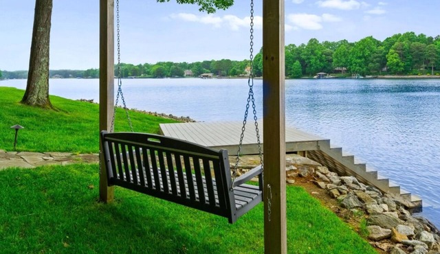 Grand Bay w/Hot Tub, 440' Shoreline & Optional Boat Rental