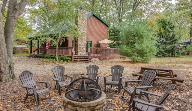Grand Beach Getaway – Hot Tub, Fire Pit & walk to the Lake | Weekend Restoration
