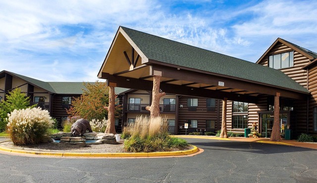 Grand Bear Resort at Starved Rock