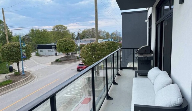 Grand Bend Escape Central Luxury - Overlooking Main Street - Walk to Beach